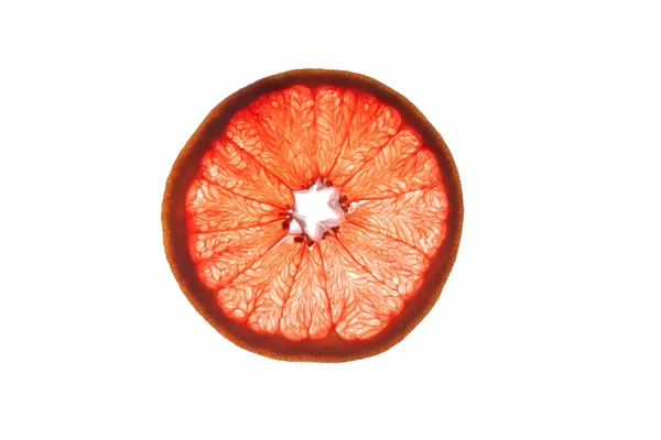 Segmento de toranja laranja em branco isolado — Fotografia de Stock