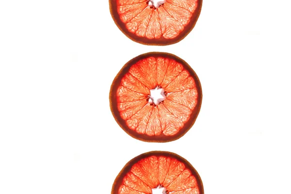 Сегмент апельсинового грейпфрута на білому ізольовані — стокове фото