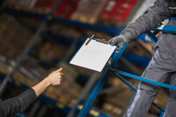 Fornire rapporti a un supervisore — Foto Stock