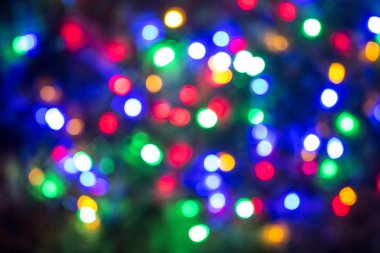 Hafif lekeler. Lambalar. Odak dışında. Arka plan.