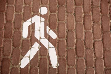 Yaya işareti. Yaya yolu. Beyaz işarettir.