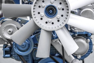 Motor parçaları için belgili tanımlık makine. Motor.