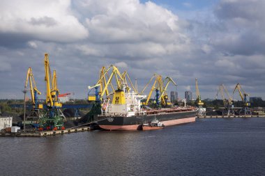 Yükleme veya bir sığınak tanker boşaltma