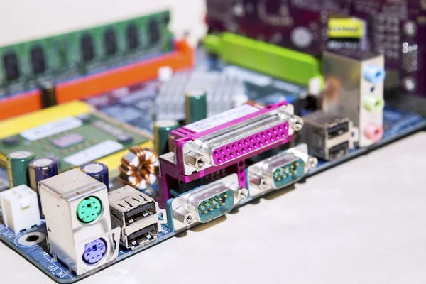 Görevi gerçekleştirmek için bilgisayar sistemi,