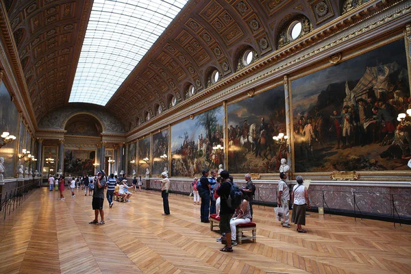 Versailles Hall turistler için — Stok fotoğraf