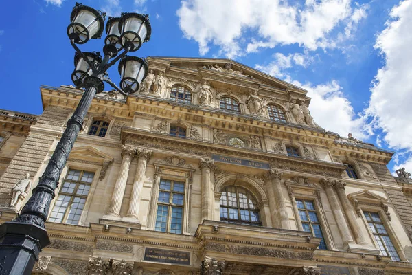 Vista del mundo del museo del Louvre — Foto de Stock