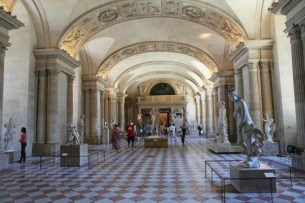 Beauty halls of the Louvre — Stock Photo, Image