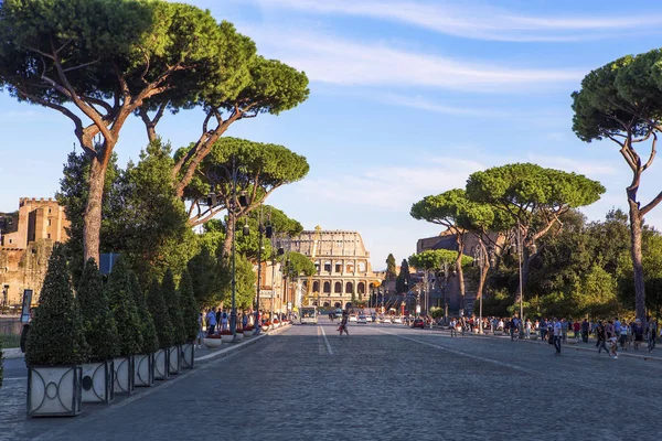 El Coliseo y Roma — Foto de Stock