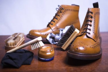 İçin Ayakkabı temizleme gereçleri.