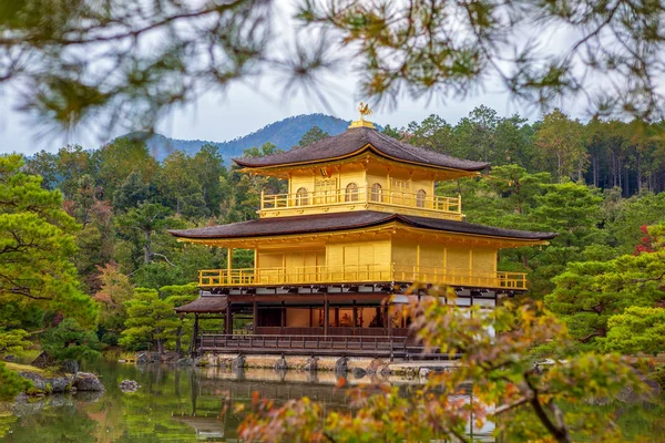 Gouden Paviljoen. Kinkakuji Tempel in Kyoto. — Stockfoto