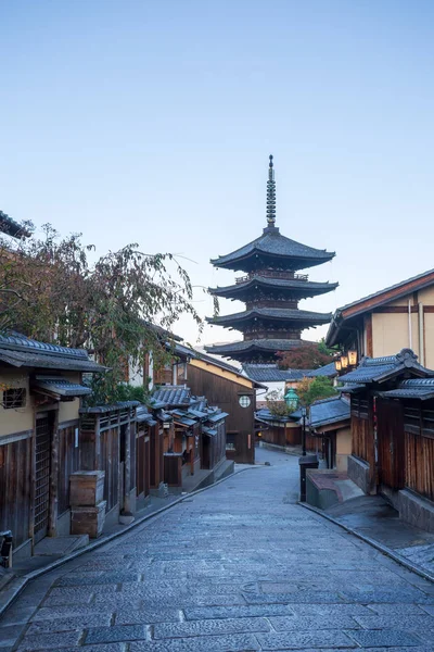 Yasaka Pagoda e Sannen Kyoto Street, Japão . — Fotografia de Stock