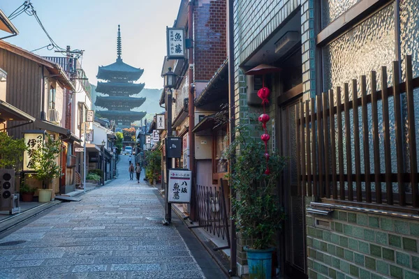 Yasaka Pagoda e Sannen Kyoto Street, Japão . — Fotografia de Stock