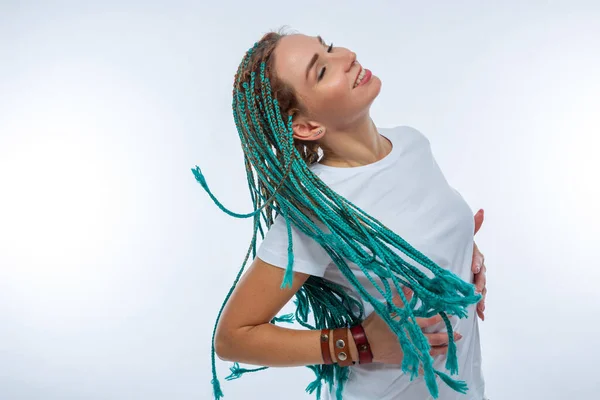 Vacker Europeisk Flicka Med Dreadlocks — Stockfoto