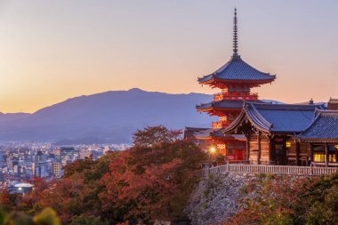 Kyoto, Japonya Kiyomizu-dera Tapınağı 'nda sonbahar sezonu.