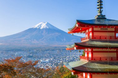 Fuji ve Chureito Pagoda sonbaharda, Fujiyoshida, Japonya