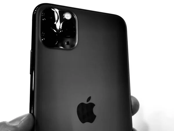 St. Petersburg, Rusya, 7 Kasım 2019, Rusya 'da bir mağazada Max hakkında siyah 11 iphone, başyazı
