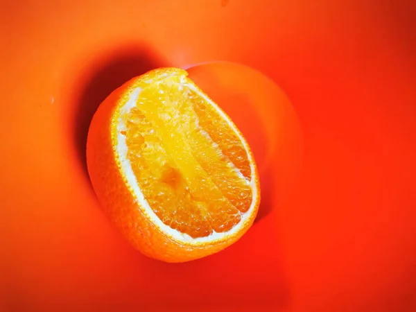 Kerek Narancs Narancs Narancssárga Háttérrel Egészséges Táplálkozás Vitaminok Egy Snack — Stock Fotó