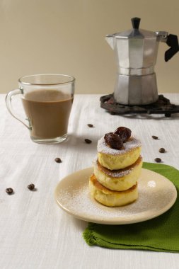 Şekerli ev yapımı Japon krepleri. Sağlıklı yeme kavramı.