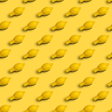 Kusursuz desenli çirkin deforme limonlar. Çirkin sebzeler ve meyveler.