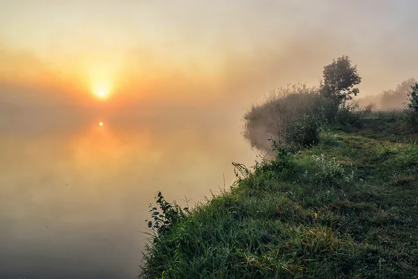 Nebbia del fiume sole Foto Stock Royalty Free