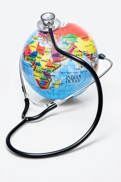 A stethoscope globe — Stock Photo, Image