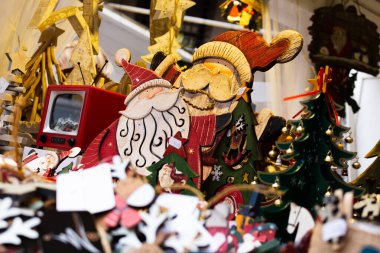Noel Baba 'nın Noel Baba' sı Noel pazarında..