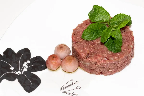 맛있는 양파와 곁들인 쇠고기 — 스톡 사진