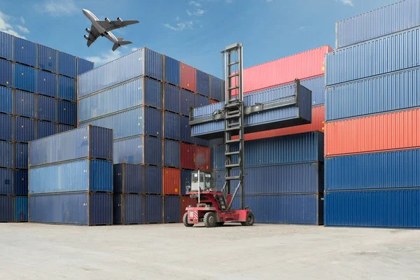 Crane lift up container box loading to cargo caontainer depot us — Stock Photo, Image