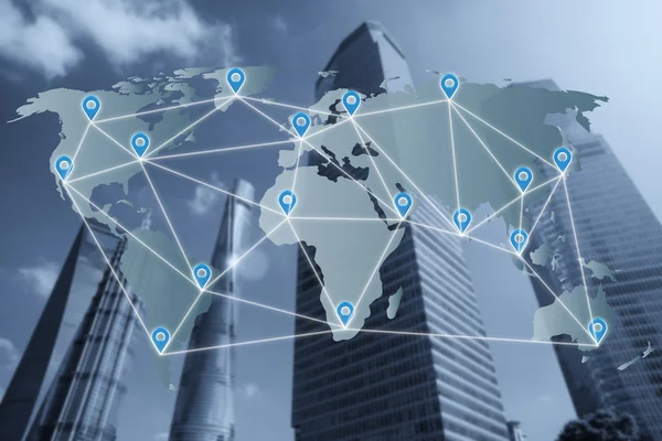 Mapa pino de rede plana acima mapa do mundo com conexão de rede par — Fotografia de Stock