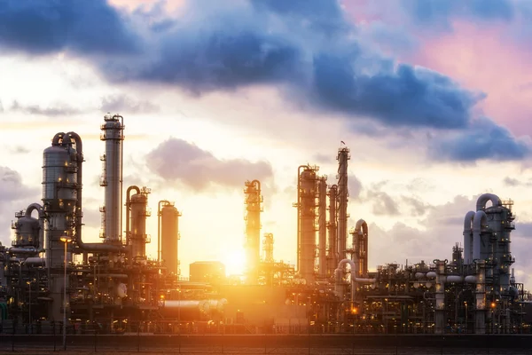 Oil refinery at sunset in Rotterdam, Netherlands. — Stock Photo, Image