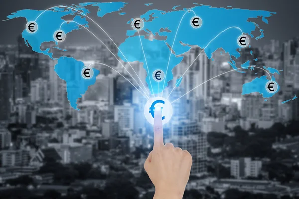Botón táctil con símbolos de moneda euro conectados en red , — Foto de Stock
