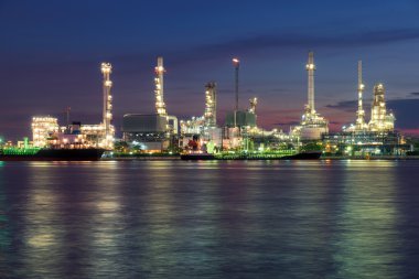 Sabah rafineri fabrika veya Petrokimya tesisleri petrol.