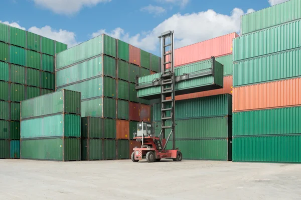 Kraan verheffen box container laden naar lading caontainer depot ons — Stockfoto