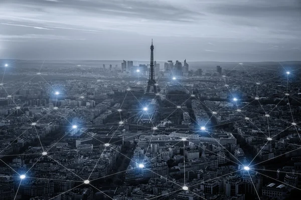 Концепція розумного міста та мережевого з'єднання, бездротовий сигнал — стокове фото