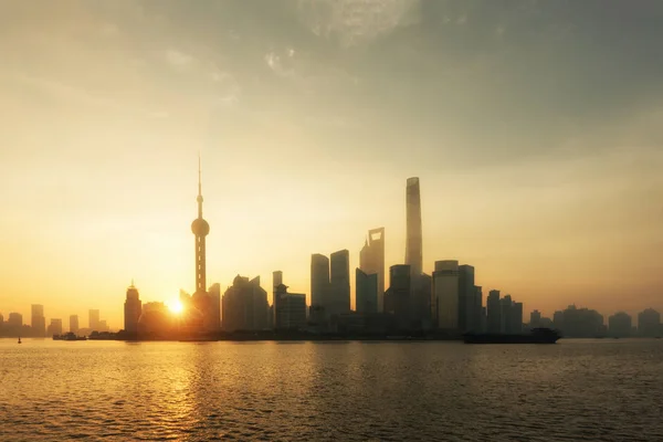 Shanghai skyline cityscape, Vista de shanghai em Lujiazui finanças — Fotografia de Stock