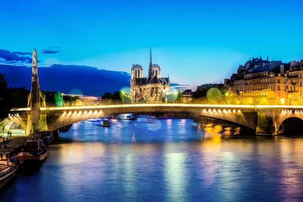 Notre dame de Paris gece ve c seine Nehri Fransa — Stok fotoğraf