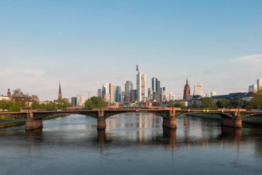 Almanya'da Frankfurt şehir manzarası. Frankfurt mali cen olduğunu