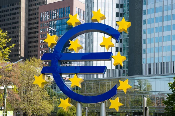 Frankfurt, Deutschland - 1. Mai 2016: Euro-Zeichen in Frankfurt am Main — Stockfoto