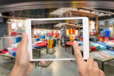Artar reality pazarlama kavramı. El tutma dijital tablet