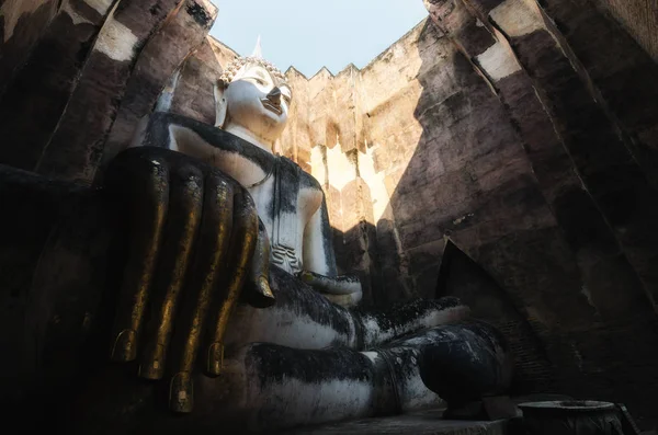 Αρχαία big Βούδα άγαλμα στο Sukhothai ιστορικό πάρκο στο Sukhot — Φωτογραφία Αρχείου