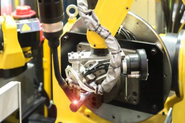 6 Eksen robot kol sensörlü yüksek hassasiyetli Cnc las ile çalışma