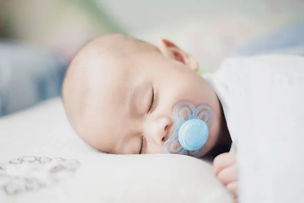 Asian infant baby boy sleeping peacefully with pacifier in bedro — Stock Photo, Image