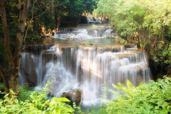 Huay MaeKamin Waterfall is beautiful waterfall in tropical fores — Stock Photo, Image