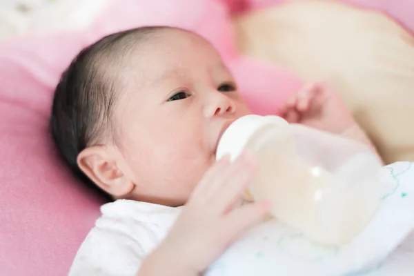 Asian 1 month baby boy infant eating milk from bottle. — Stock Photo, Image