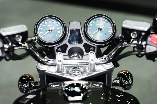 摩托车控制面板与车速表仪表板中 motorcycl — 图库照片