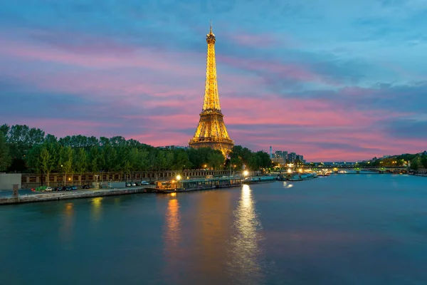 Paris, Francja - 8 maja 2016 roku: Gród Paryż z Ei — Zdjęcie stockowe