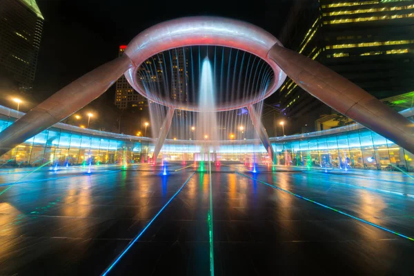 Fonteinshow op Fountain of Wealth Suntec Tower in Singapore. F — Stockfoto