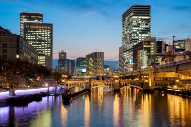 Osaka gökdelen Os gece Nakanoshima bölgesinde Bina