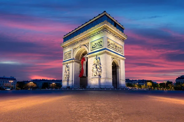 Arco del Triunfo y Campos Elíseos, Lugares de interés en el centro de París — Foto de Stock