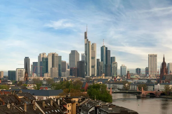 Frankfurt am Main. Image of Frankfurt am Main skyline at morning — Stock Photo, Image